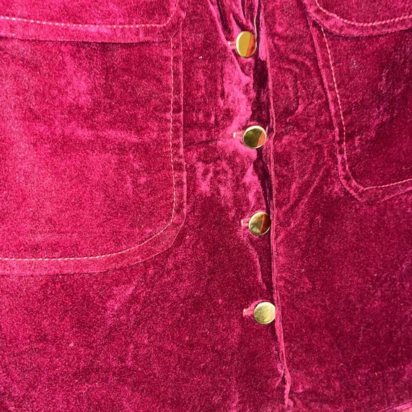Maroon colored velvet skirt - Picture 3 of 3